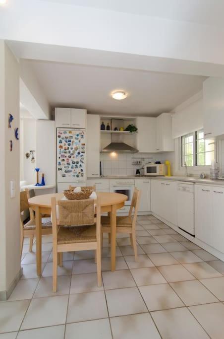 Wonderful House With Private Garden Villa ฟิออยิตา ภายนอก รูปภาพ